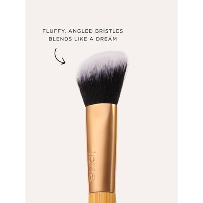 Achieve Flawless Coverage with the Tarte Angled Paw Brush for Effortless Concealer Application